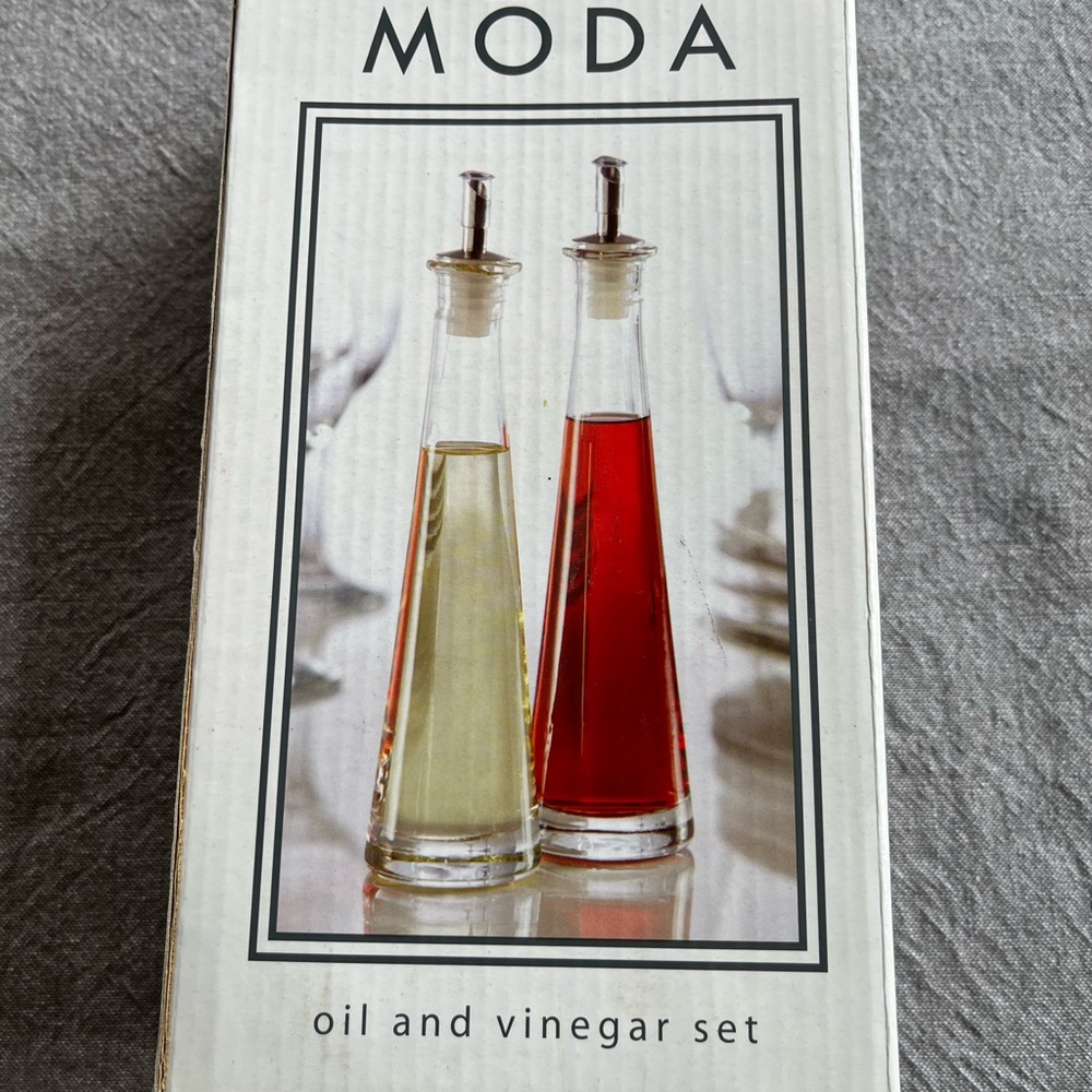 MODA Oil and Vinegar Set